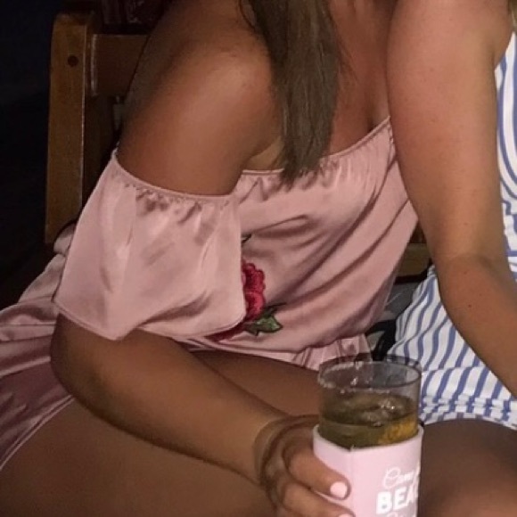 Everly Romper Sleeveless with Flowers in Dusty Pink Size S - Picture 12 of 12